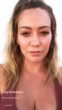 Hilary Duff selfie con grande scollatura snapshot 1