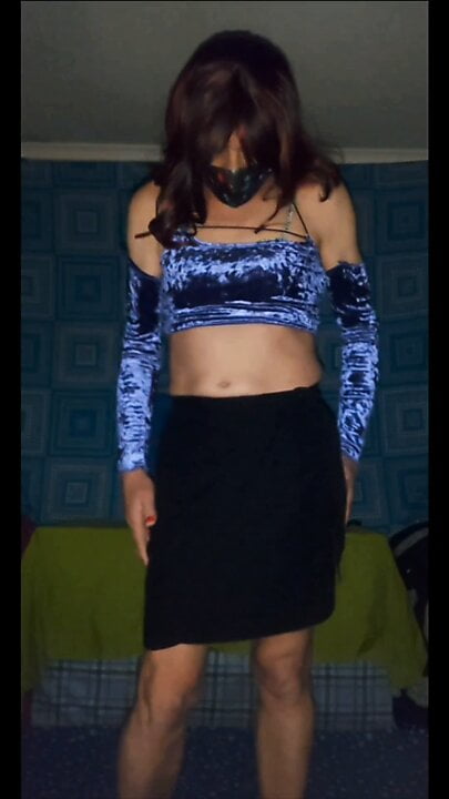 ZZ looking sophisticated in her little spanish skirt ,i think such a stylish skirt desreves the sluttiest little gstrin