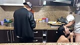 Echtpaar kookt voor de baas, maar de vrouw moet de schuld betalen door de slet van de baas te zijn snapshot 4