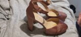 Đôi 3 trong tổng số 20 - giày cao gót khối sa tanh trông mới đã được sử dụng và lạm dụng snapshot 5