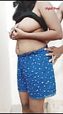 तमिल लड़की पूरी तरह से नग्न लंड चुसाई देती है snapshot 3