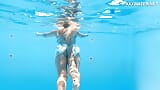 Natación bajo el agua con la modelo más encantadora snapshot 1