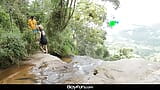 Colombiaanse twinks neuken zonder condoom bij de waterval snapshot 1