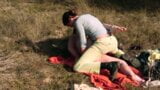 Lesbica scopa come un uomo al picnic snapshot 12