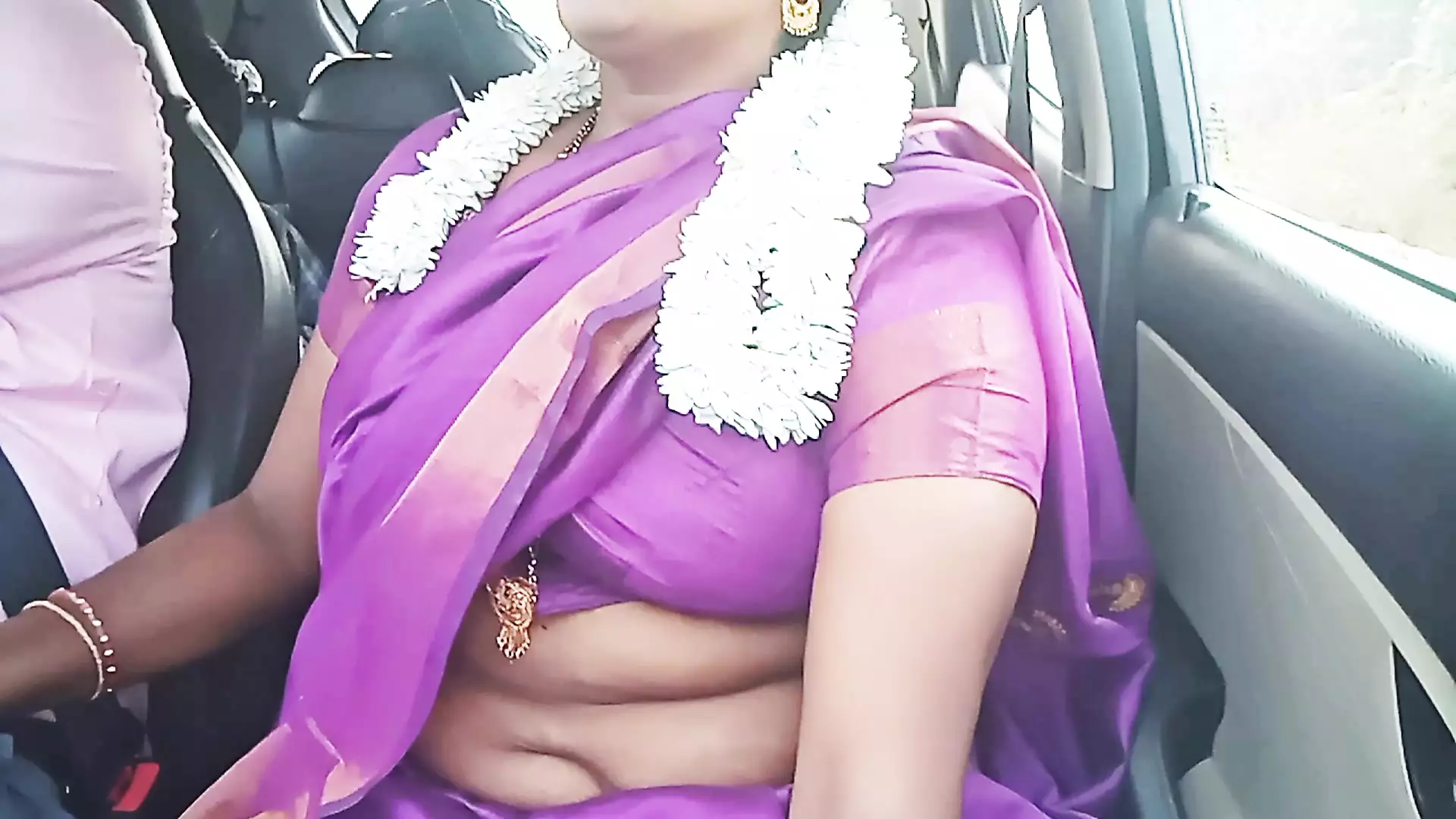 Tamilauntysareesexvideos Sex Videos Com - Telugu dirty talks, sexy saree aunty with car driver full video | xHamster