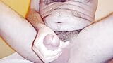 Close-up de afiação no banheiro com gozada cremosa grossa - papai rockard snapshot 5