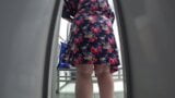 Uma câmera em uma cabine no vestiário feminino está assistindo uma gordinha madura com uma bunda grande e uma buceta peluda. pawg. fetiche. snapshot 5