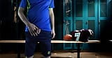 Öffentliche Masturbation in der Fußball-Umkleidekabine (Fantasie), schmutziges Papi-Video snapshot 2