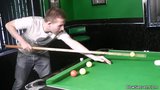 Tromperie avec BBW dans des filets de pêche sur une table de billard snapshot 1