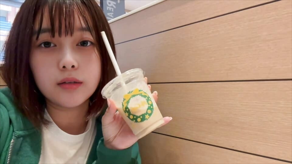 当我自慰时,我差点发现我在向隔壁房间的人自慰...