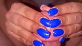 Blå naglar avrunkning och footjob retas kantning snapshot 4