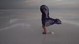 Erotischer Tanz auf salzkruste von Salt Lake Elton snapshot 8