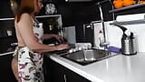 Milf cocina el desayuno en pantimedias y es recompensada con una gran polla negra snapshot 2