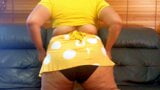 Seksowna dziewczyna erotyczna pokaz mody - błyska jej dekolt i majtki fullback snapshot 4