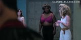 Alison Brie Tétons de 'Glow' sur scandalplanet.com snapshot 4