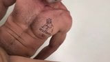 Un papa sexy et musclé essaye de ne pas jouir en baisant sa chatte mouillée en POV snapshot 9