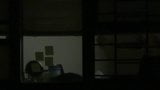 Neeighbor-Fenster, das in langweiliger Nacht späht snapshot 7