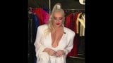 Christina Aguilera Titten an Silvester snapshot 2