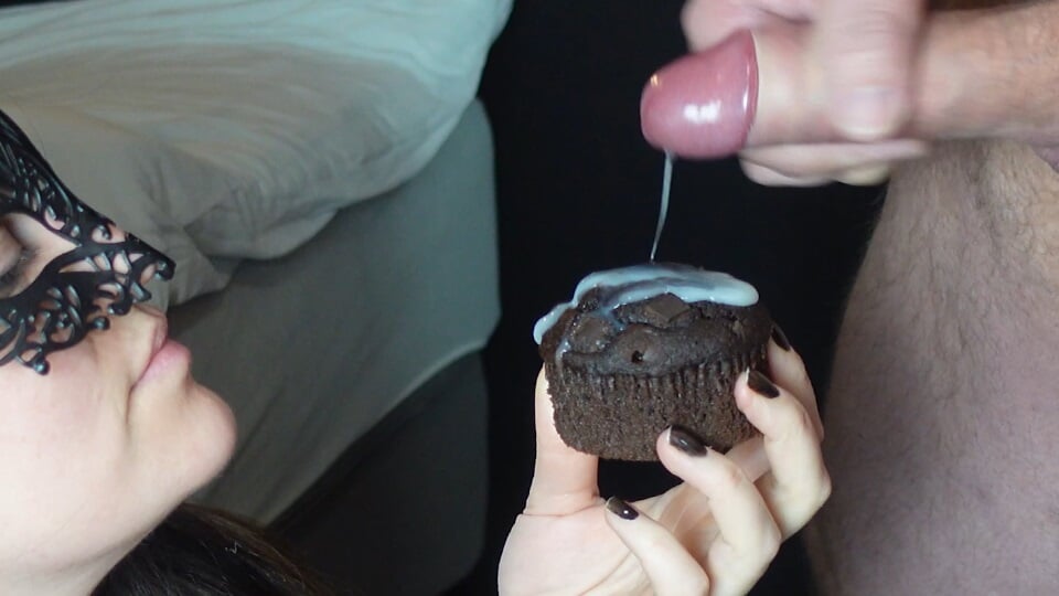 Ερασιτέχνιδα milf πήρε να φάει CUPCAKE με γλάσο CUM - Millie Fox