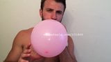 Balloon fetish - chris che soffia palloncini part13 video2 snapshot 4