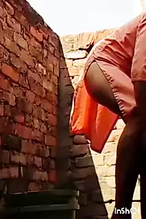 हॉट देसी कमसिन सेक्सी छात्रा नहाते ...