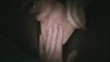 Seksowna piękność pieści swoją mokrą cipkę w świetle latarki snapshot 9