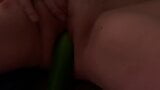 Mi sono svegliato con un cetriolo nella mia figa snapshot 15