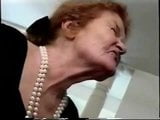 Mamie il y a 75 ans en train de baiser snapshot 2