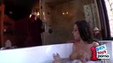 Jacuzzi a dildo se baví s Victoria a Faye snapshot 1