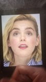 Kiernan Shipka schmückt Gesichtsbemalung mit Tribut 1 snapshot 1