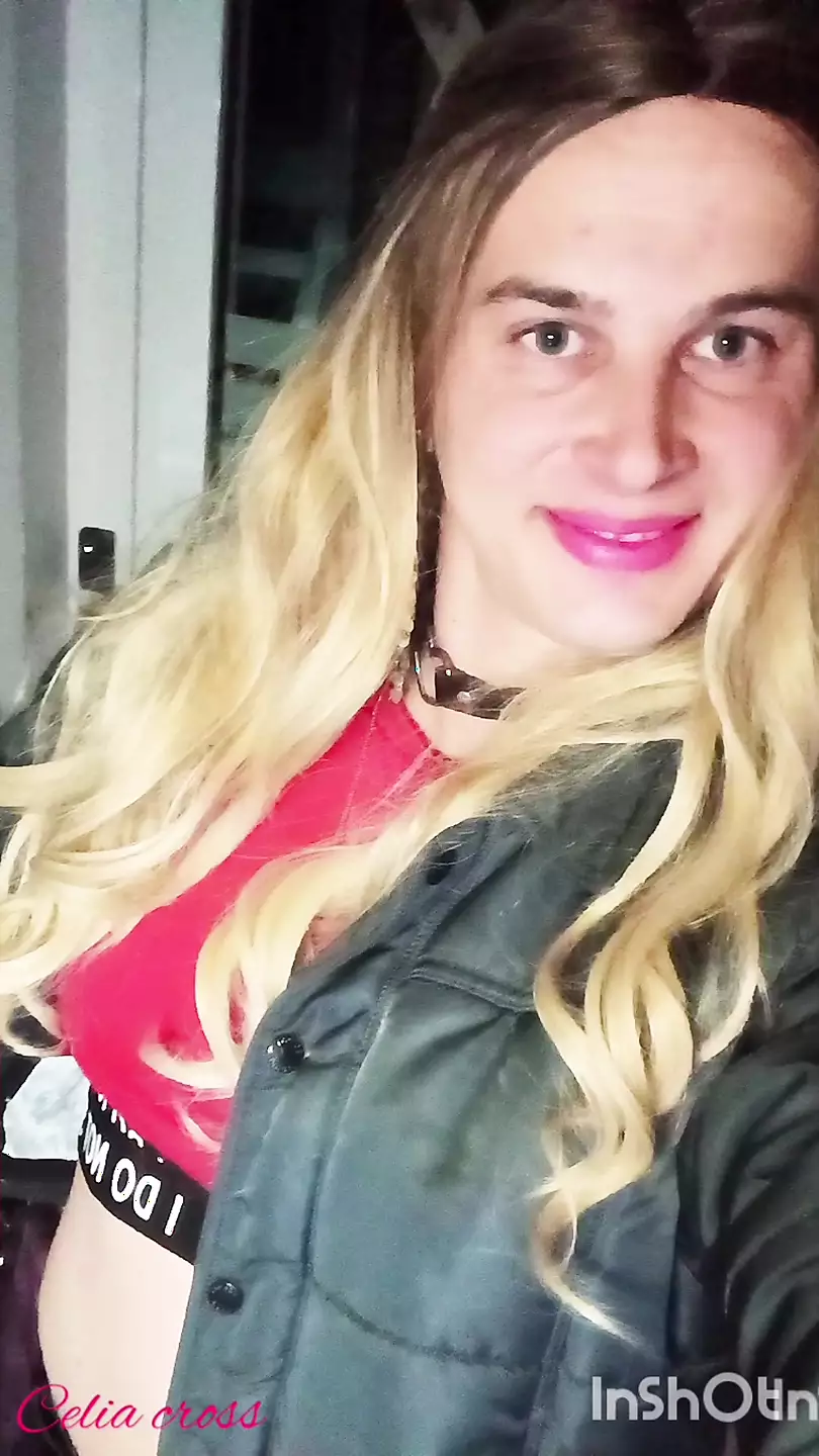 trans-chaude-petite-salope-trop-sexy-celia-cross-french-shemale