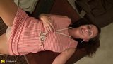 Dojrzała amerykańska matka z dużymi piersiami i mokrą cipką snapshot 5