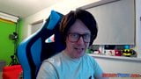 Un geek de Leeds baise et facialise une fille snapshot 1