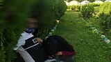 セックスをしている公園で捕まえられた男の子と女の子 snapshot 7