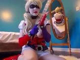 Harley Quinn brinca com um remo snapshot 1