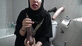 Istriku yang hot masturbasi di depan toilet umum snapshot 2