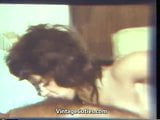 Makelloses Küken in ihrem Schlafzimmer gehämmert (Retro aus den 60er Jahren) snapshot 13