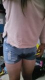 Sissy macht Jeans-Shorts nass snapshot 8