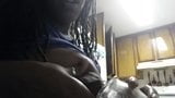 Eboni memerah susu dari buah dada hitam besarnya untuk youtube snapshot 9