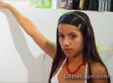 Latina adolescente se masturba em sessão solo snapshot 2