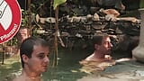 Một mập mạp người Đức Babe làm hài lòng một dài vòi nước gần các hồ bơi snapshot 1