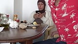 विकृत तुर्की सौतेली मम्मी अपने सौतेले बेटे को बहकाने के लिए बालों वाली चूत दिखाती है !! snapshot 16
