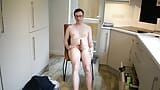 Geile schwule amateurin, solo-masturbation in der küche von stiffy divine snapshot 10