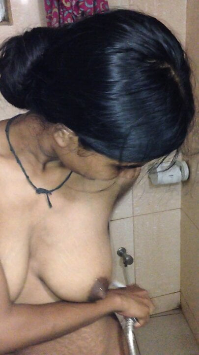 Salma, Bangladeshi girl pissing - 3