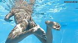 Ragazza in bikini molto scintillante Zazie Skymm snapshot 8