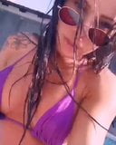 Cântăreața curvă sârbă Sandra Afrika în piscină snapshot 10