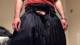 Branlette dans une longue jupe soyeuse avec un cerceau belle éjaculation snapshot 10
