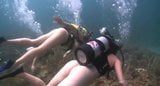 Tre ragazze scuba snapshot 12