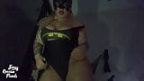 Em uma noite escura de halloween, batgirl chega à cidade, onde está você palhaço? snapshot 9