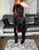 Vestido crossdresser sexy de cetim vermelho e preto snapshot 1